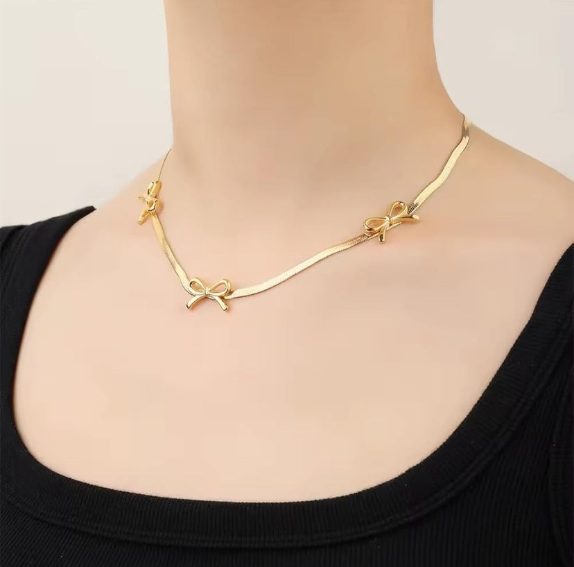 Snake chain Bow necklace