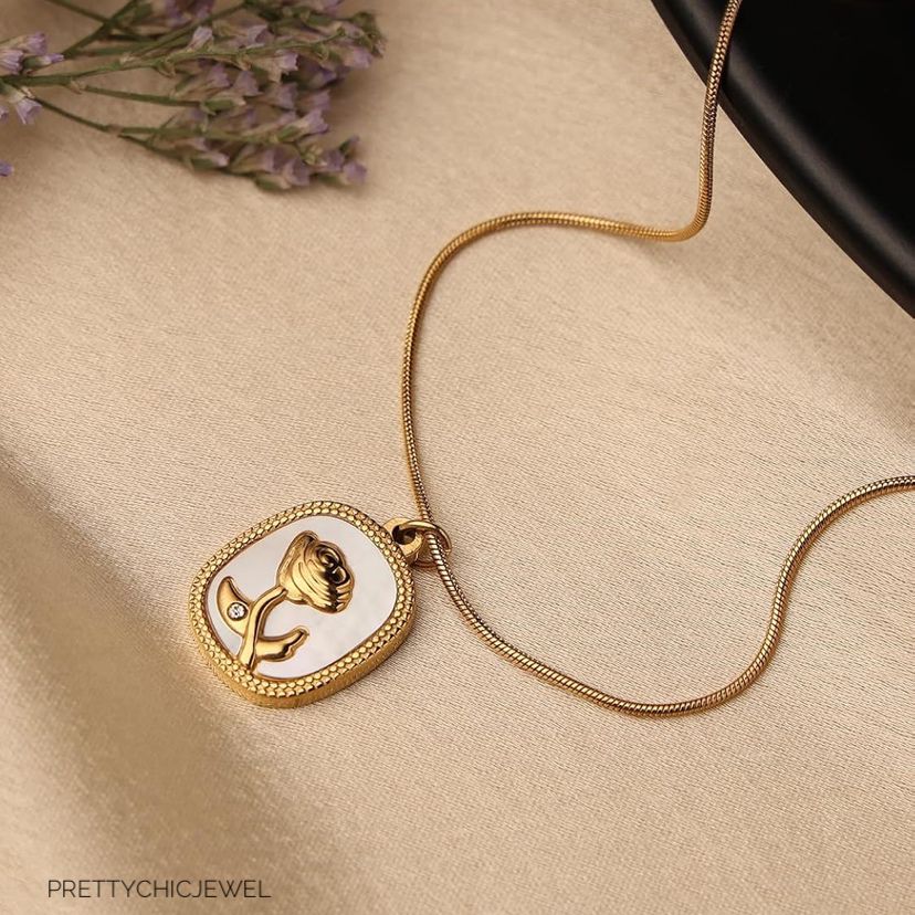 Anti tarnish white stone π golden ππrose pendant π