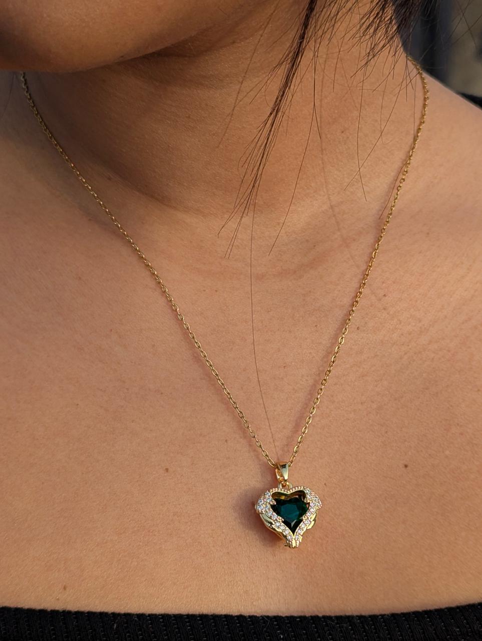 Anti tarnish Green emerald heart pendant ❤️❤️