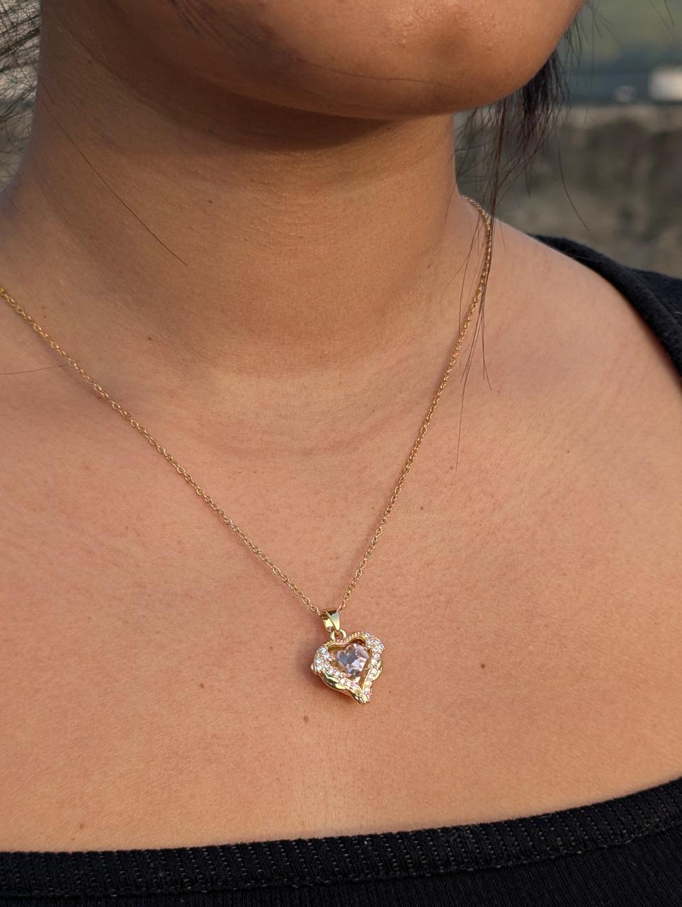 Gold plated anti tarnish heart pendant ❤️