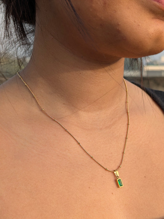 Green emerald anti tarnish pendant 💚 💚💚