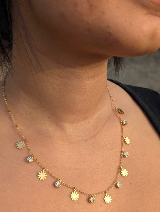 Flower 🌼 🌼charms necklace
