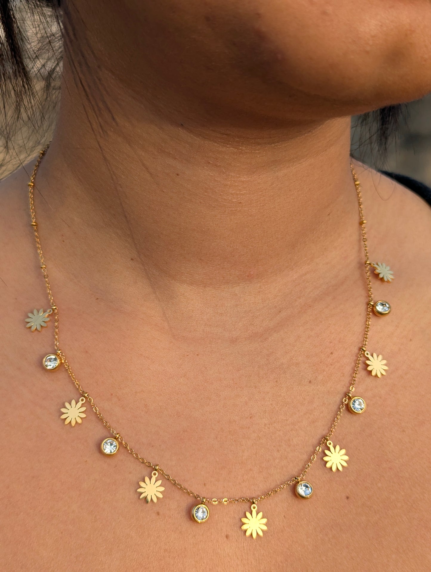 Flower 🌼 🌼charms necklace
