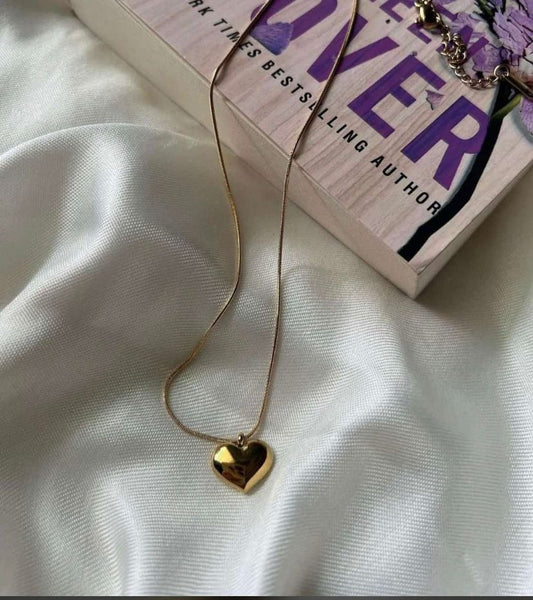 Asymmetrical golden heart 💛 pendant with anti tarnish chain ⛓️‍💥