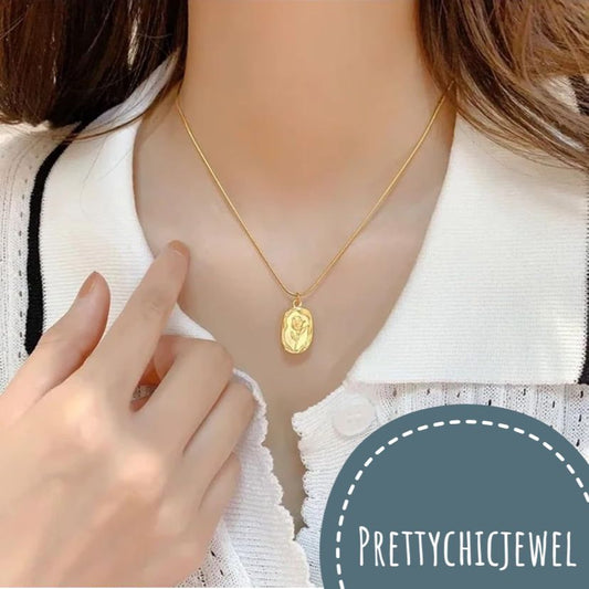 Anti tarnish golden rose pendant 🥹