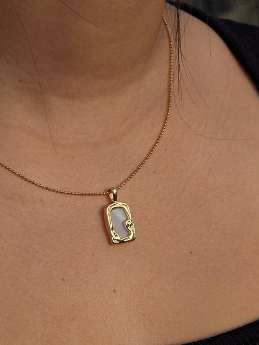 White pearl pendant 💝 for women