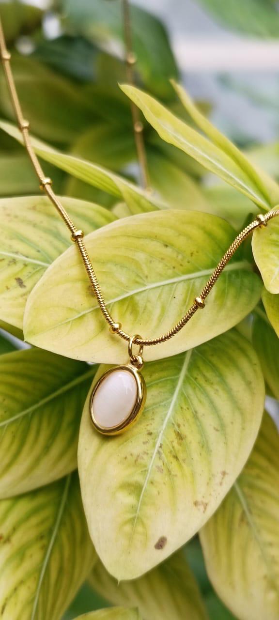 White oval pearl anti tarnish pendant