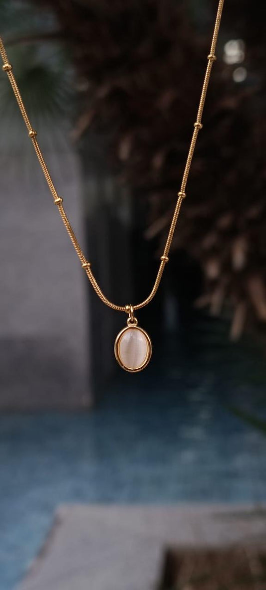 White oval pearl anti tarnish pendant