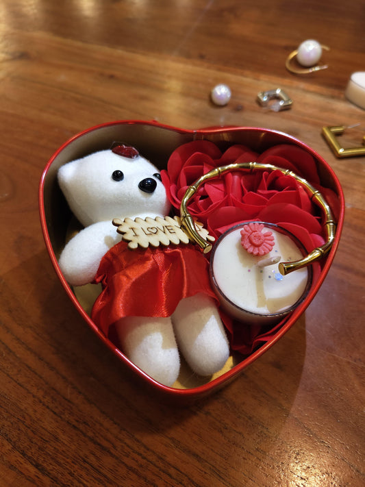 Gifting Combo 🍒🍒   1 x heart box ,1 x bamboo bracelet open cuff , 1 x scented candle (Amber) fragrance