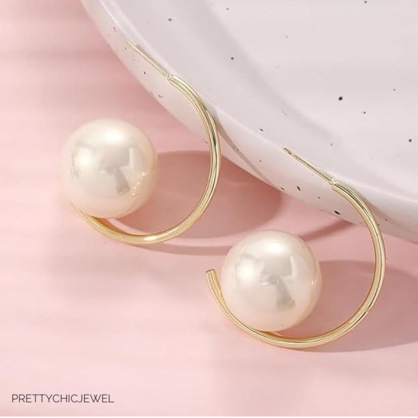 White 💟 pearl earrings 💟